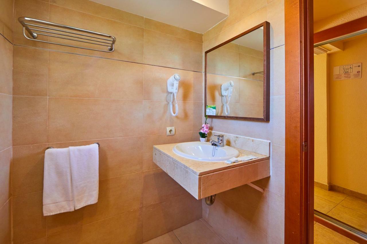 Quarto Duplo (2 Adultos + 1 Criança)